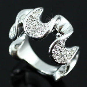 Designer Ring use Austrian Crystal XR091